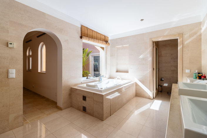 Image No.16-9 Bed Villa for sale