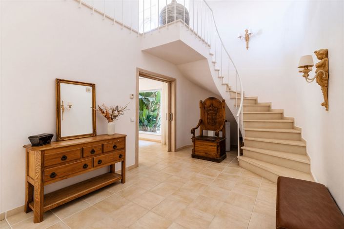 Image No.17-9 Bed Villa for sale