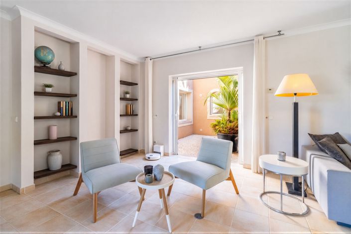Image No.2-9 Bed Villa for sale