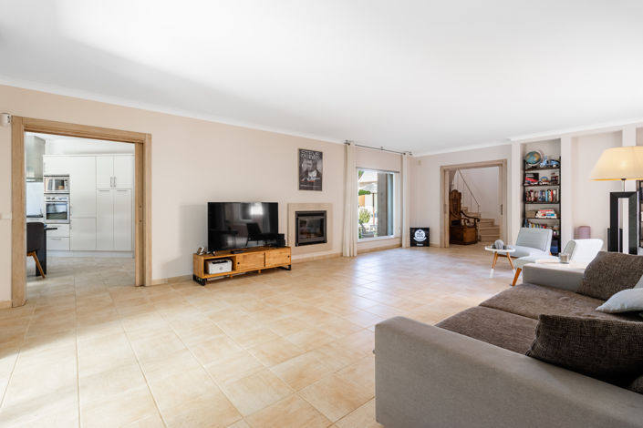 Image No.3-9 Bed Villa for sale