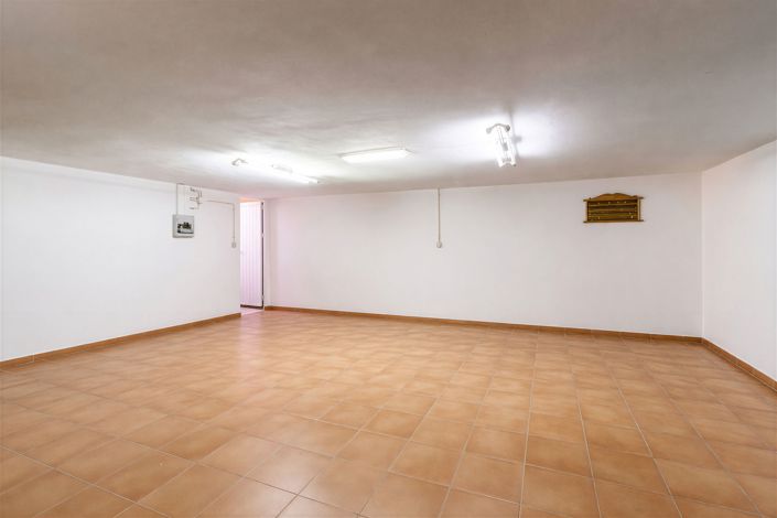 Image No.49-9 Bed Villa for sale