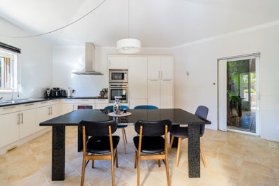 2 KITCHEN (4).jpg