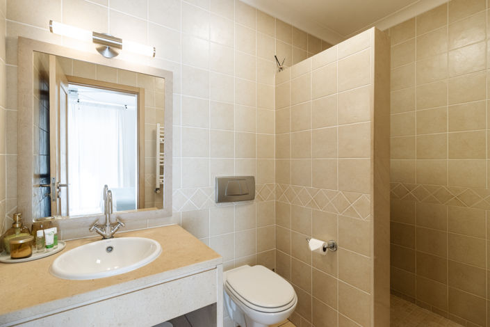 Image No.17-9 Bed Property for sale