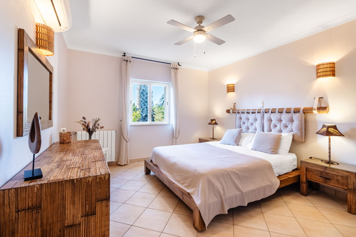 Image No.8-9 Bed Property for sale