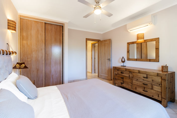 Image No.9-9 Bed Property for sale