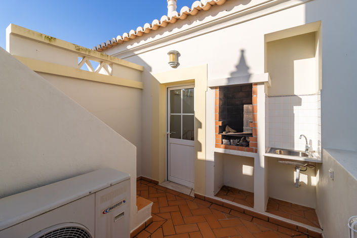 Image No.11-2 Bed Townhouse for sale