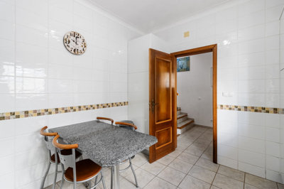 2 KITCHEN (2).jpg
