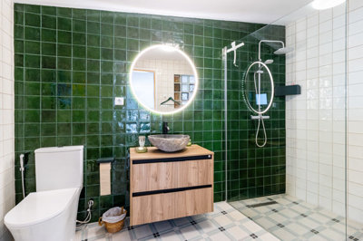 5 BATHROOM.jpg