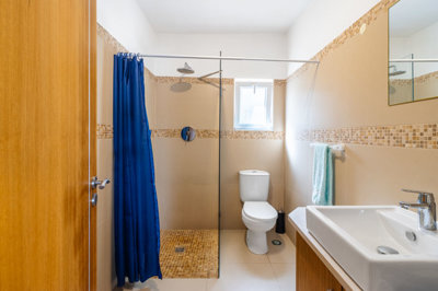 5.1 BATHROOM.jpg