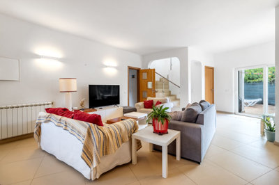 1 LIVING ROOM (1).jpg