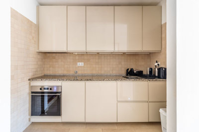3 KITCHEN (1).jpg