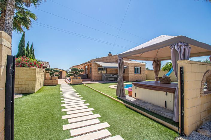 Image No.7-5 Bed Country Property for sale