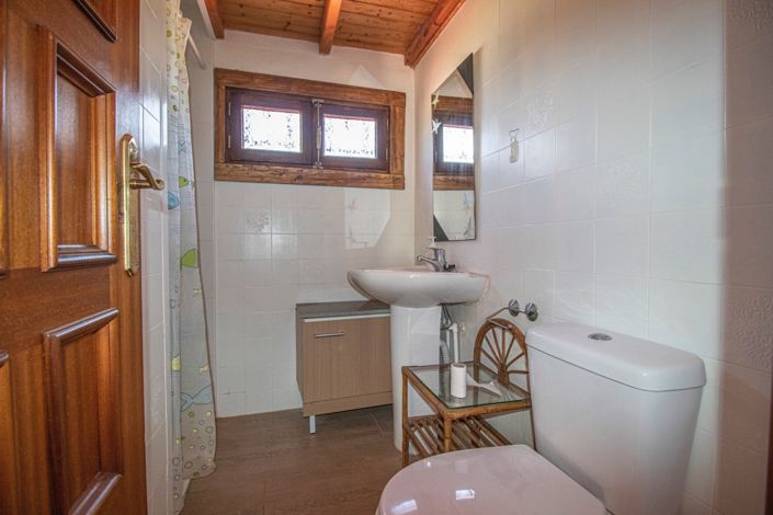 Image No.21-6 Bed Country Property for sale