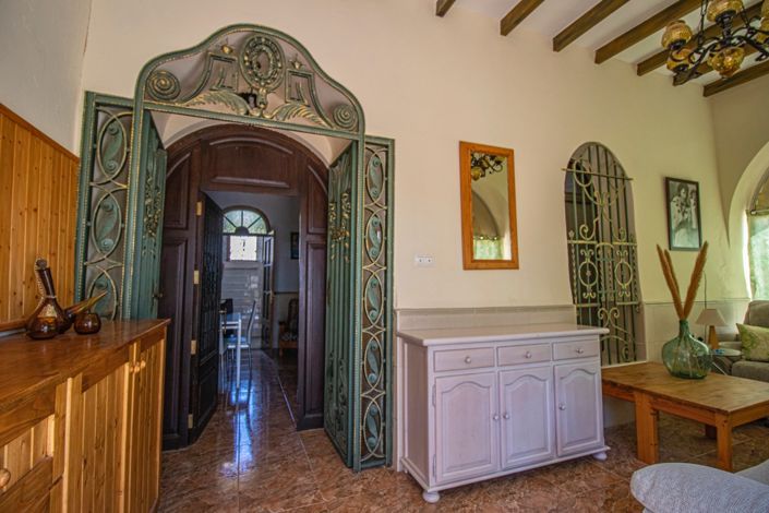 Image No.7-6 Bed Country Property for sale