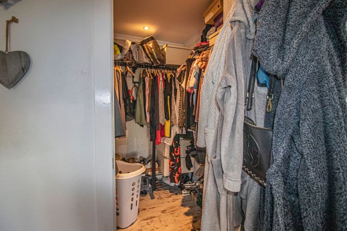 Image No.28-5 Bed Country Property for sale