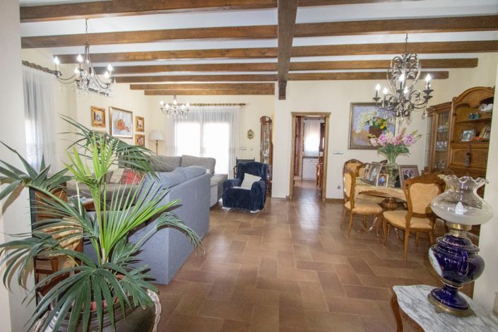 Image No.11-3 Bed Townhouse for sale