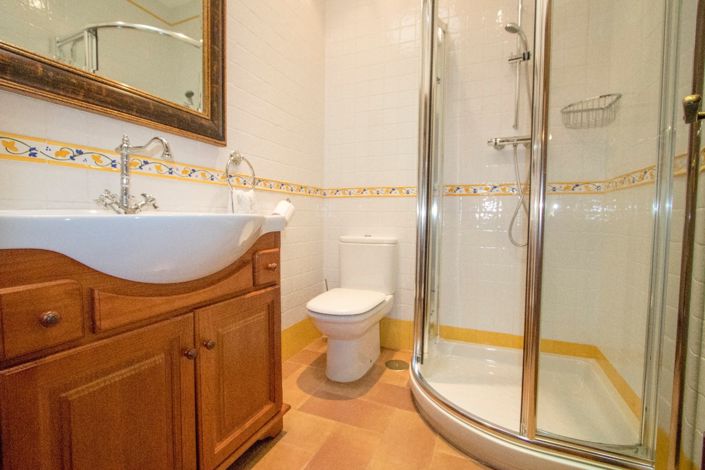 Image No.20-3 Bed Townhouse for sale