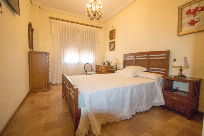 Image No.21-3 Bed Townhouse for sale