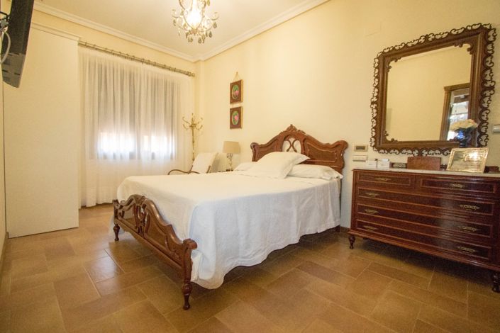 Image No.25-3 Bed Townhouse for sale