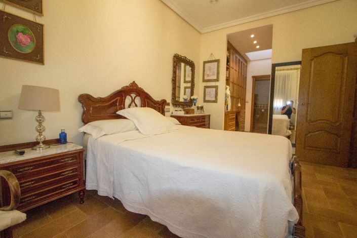 Image No.26-3 Bed Townhouse for sale