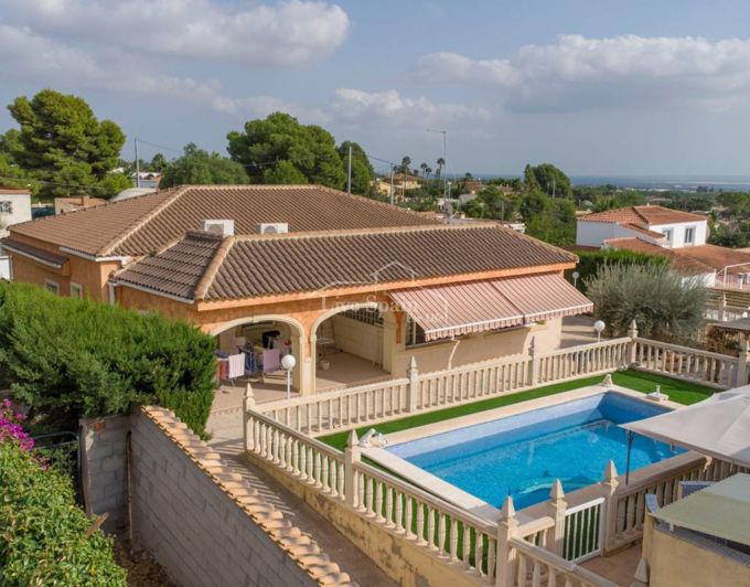 Image No.1-4 Bed Country Property for sale