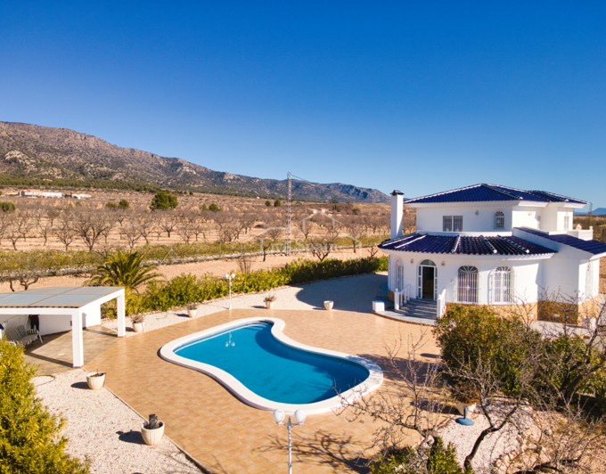 Image No.1-4 Bed Country Property for sale