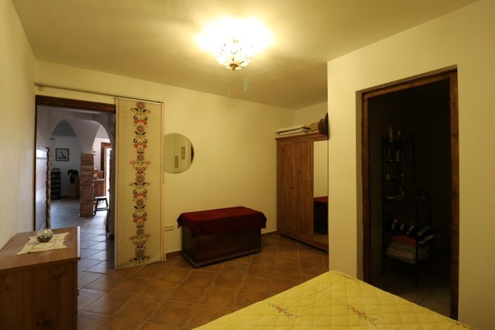 Image No.27-4 Bed Country Property for sale