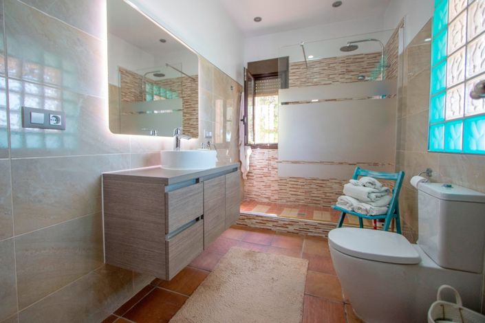 Image No.24-5 Bed Country Property for sale