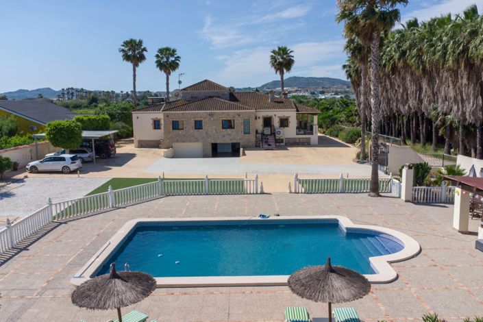 Image No.5-5 Bed Country Property for sale