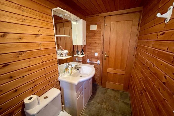 Image No.11-4 Bed Country Property for sale