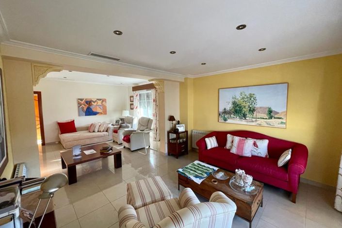 Image No.25-4 Bed Country Property for sale