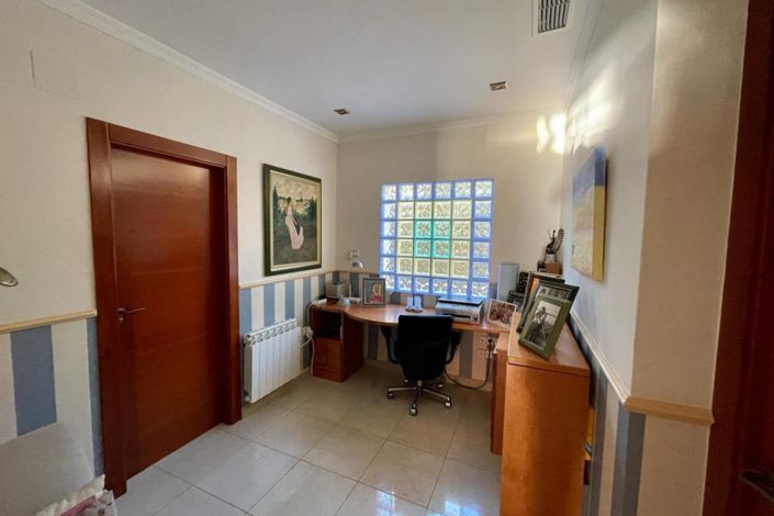 Image No.32-4 Bed Country Property for sale