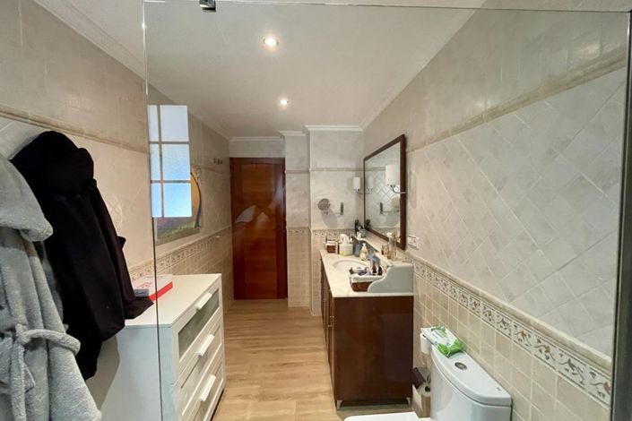 Image No.45-4 Bed Country Property for sale