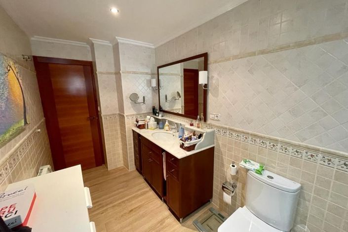 Image No.48-4 Bed Country Property for sale