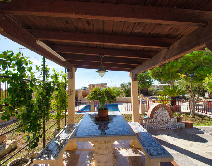 Image No.1-4 Bed Country Property for sale