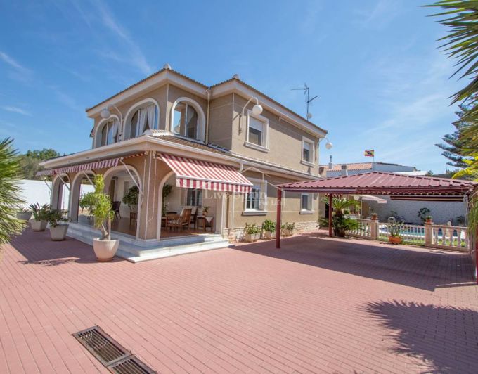 Image No.1-Propriété de 5 chambres à vendre à La Marina