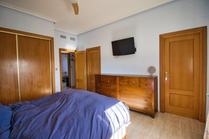 Image No.22-4 Bed Country Property for sale