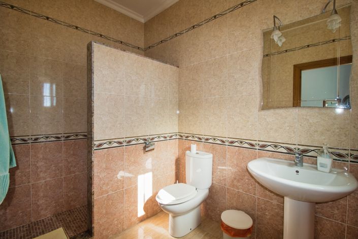 Image No.23-4 Bed Country Property for sale