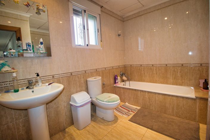 Image No.29-4 Bed Country Property for sale