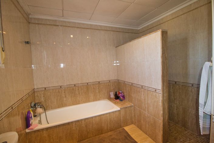 Image No.30-4 Bed Country Property for sale