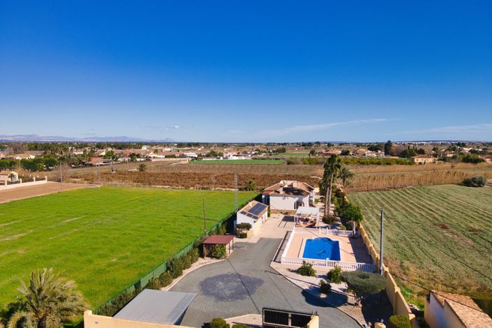 Image No.7-4 Bed Country Property for sale