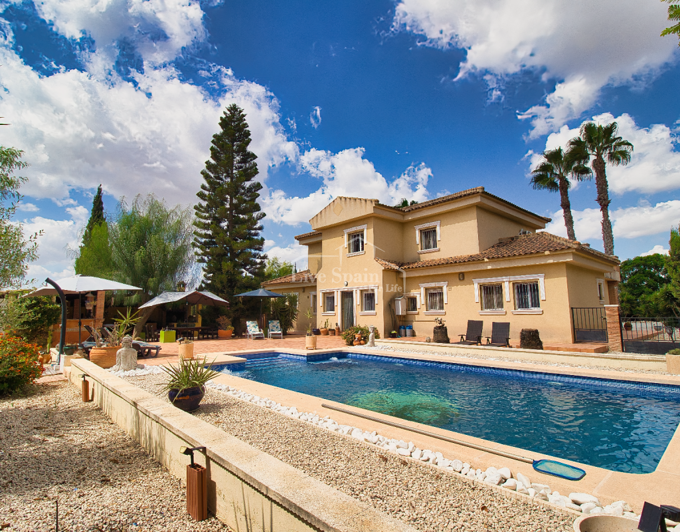 Image No.1-5 Bed House for sale