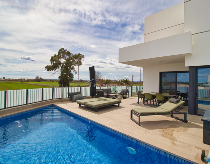 Image No.1-6 Bed Property for sale