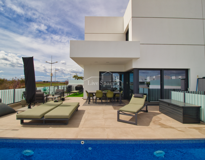 Image No.1-6 Bed Property for sale