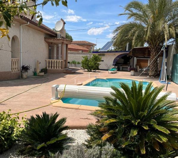 Image No.1-4 Bed Country Property for sale