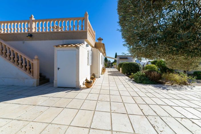 Image No.20-3 Bed Country Property for sale