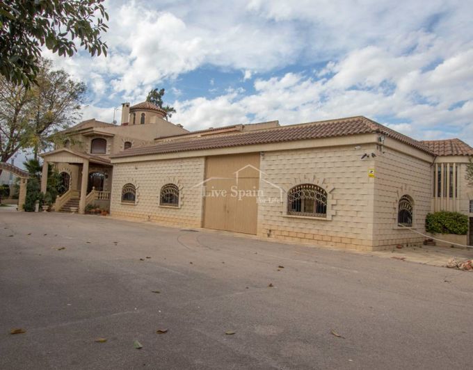 Image No.1-12 Bed Country Property for sale