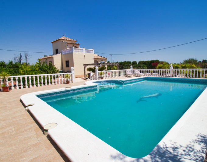 Image No.1-4 Bed Country Property for sale