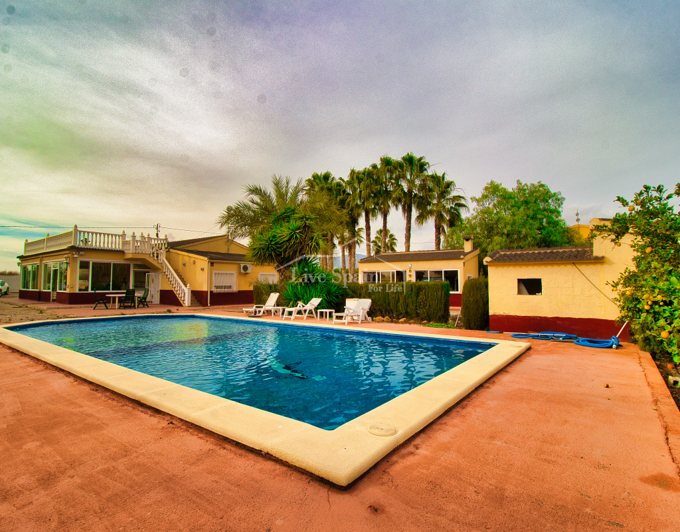 Image No.1-4 Bed Country Property for sale