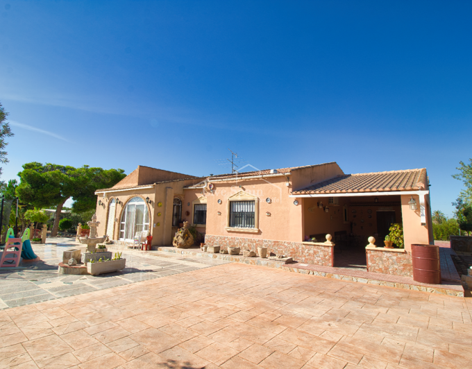 Image No.1-4 Bed Country Property for sale